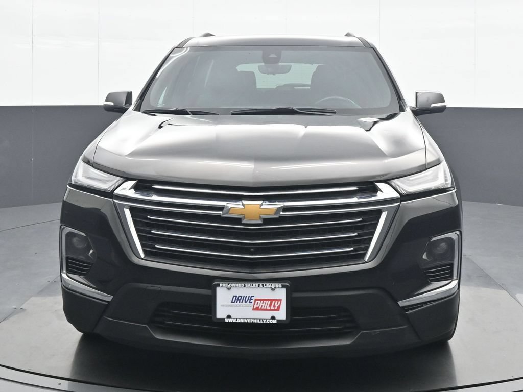 Used 2023 Chevrolet Traverse LT w/ LT Premium Package AWD/4WD image 1