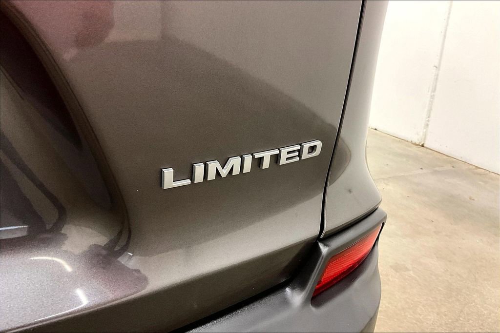 Used 2019 Jeep Cherokee Limited AWD/4WD image 24