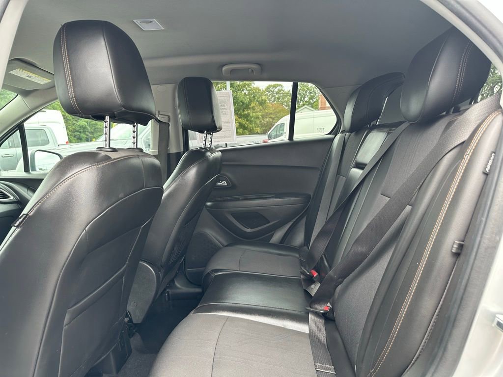 Used 2019 Chevrolet Trax LT w/ LT Convenience Package image 12