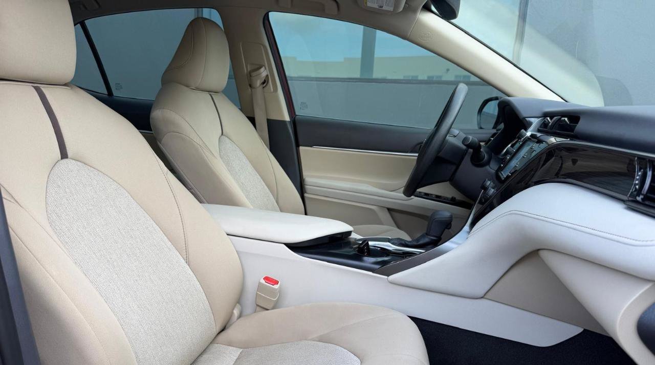 Used 2019 Toyota Camry LE w/ Convenience Package FWD image 17