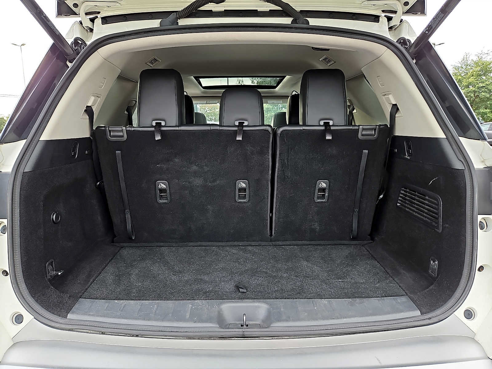Used 2022 Nissan Pathfinder SL w/ SL Premium Package FWD image 33