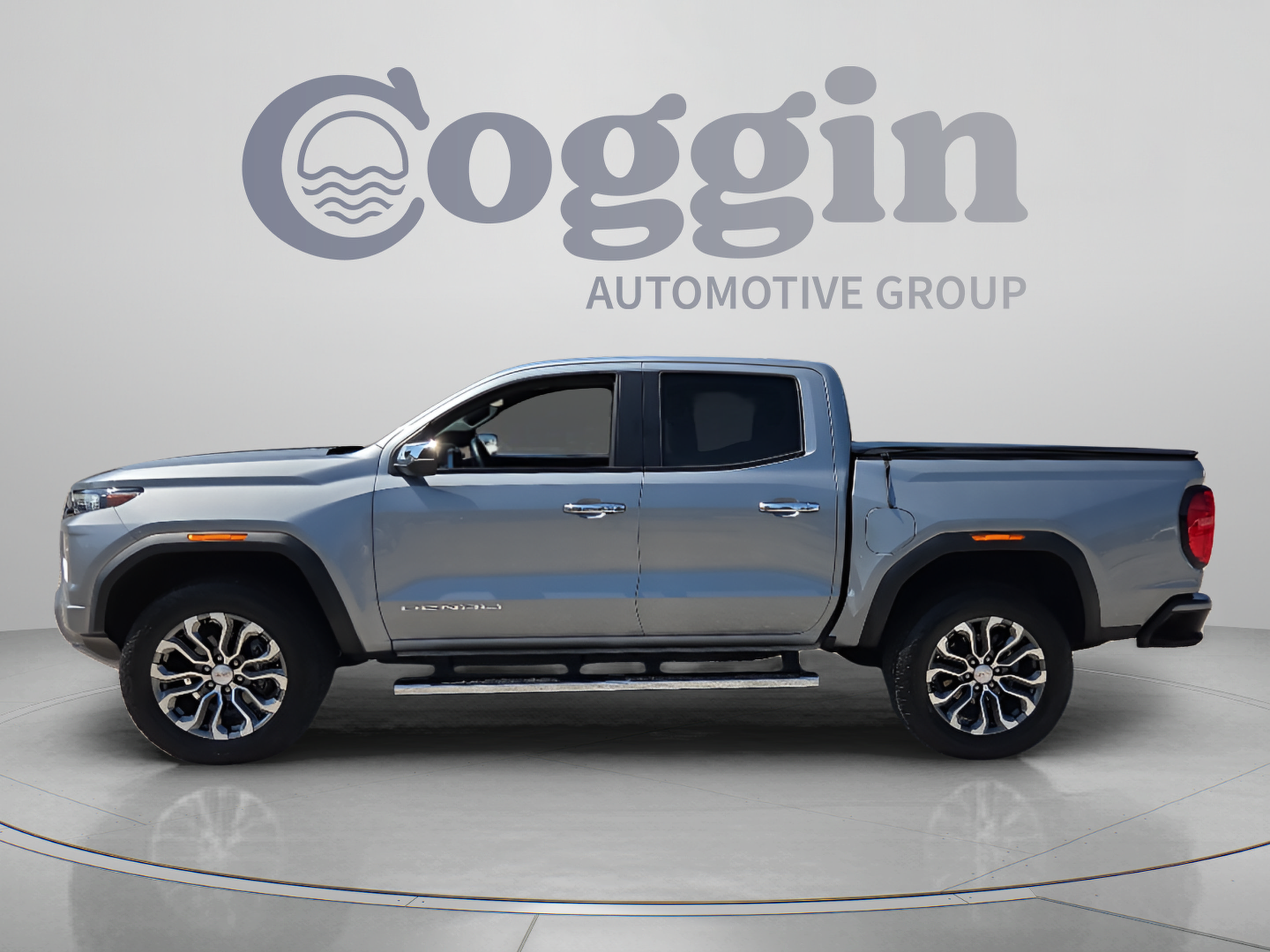 Used 2023 GMC Canyon Denali AWD/4WD image 2