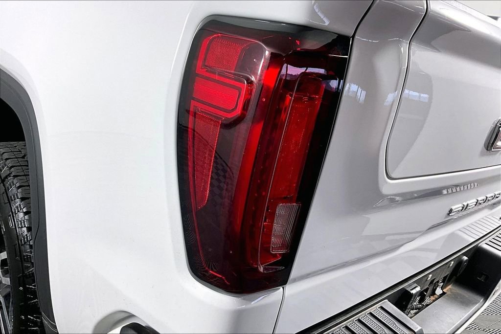 Used 2025 GMC Sierra 1500 AT4 w/ AT4 Premium Package AWD/4WD image 19