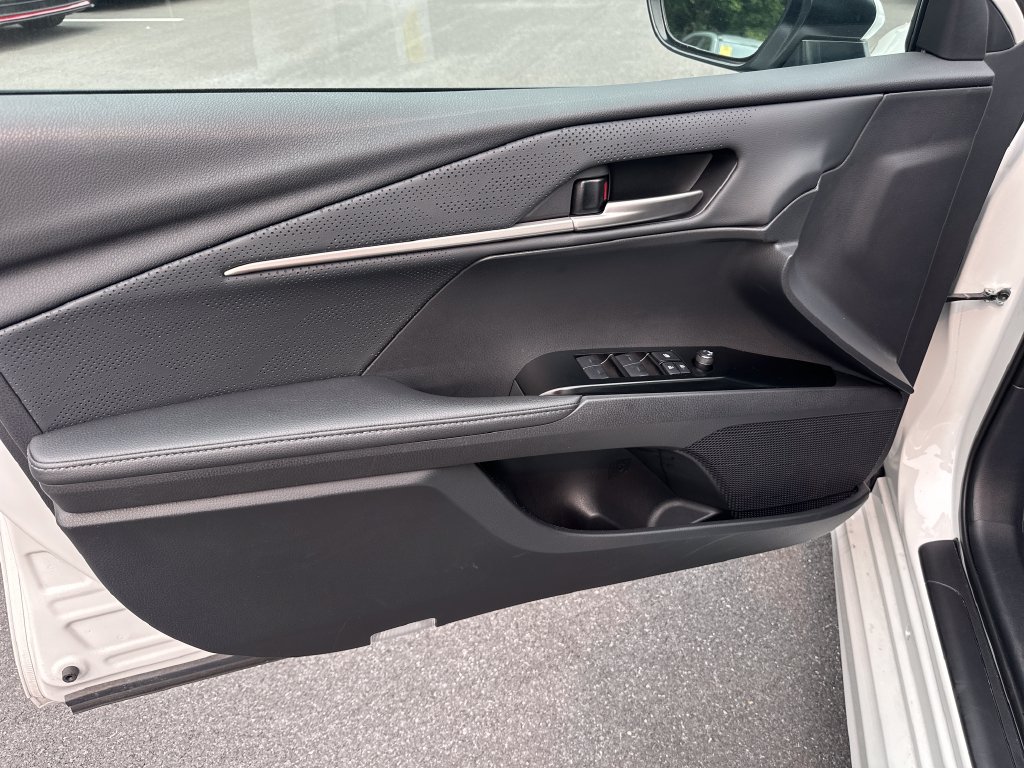 Used 2025 Toyota Camry XSE FWD image 21