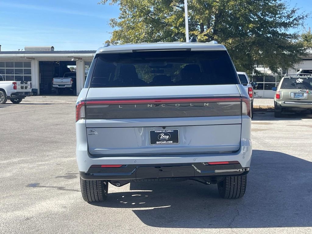 New 2025 Lincoln Navigator Reserve AWD/4WD image 4