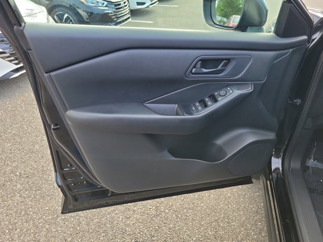 Used 2024 Nissan Rogue S FWD image 14