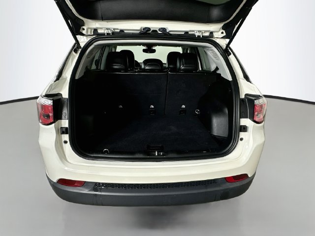 Used 2018 Jeep Compass Latitude FWD image 29