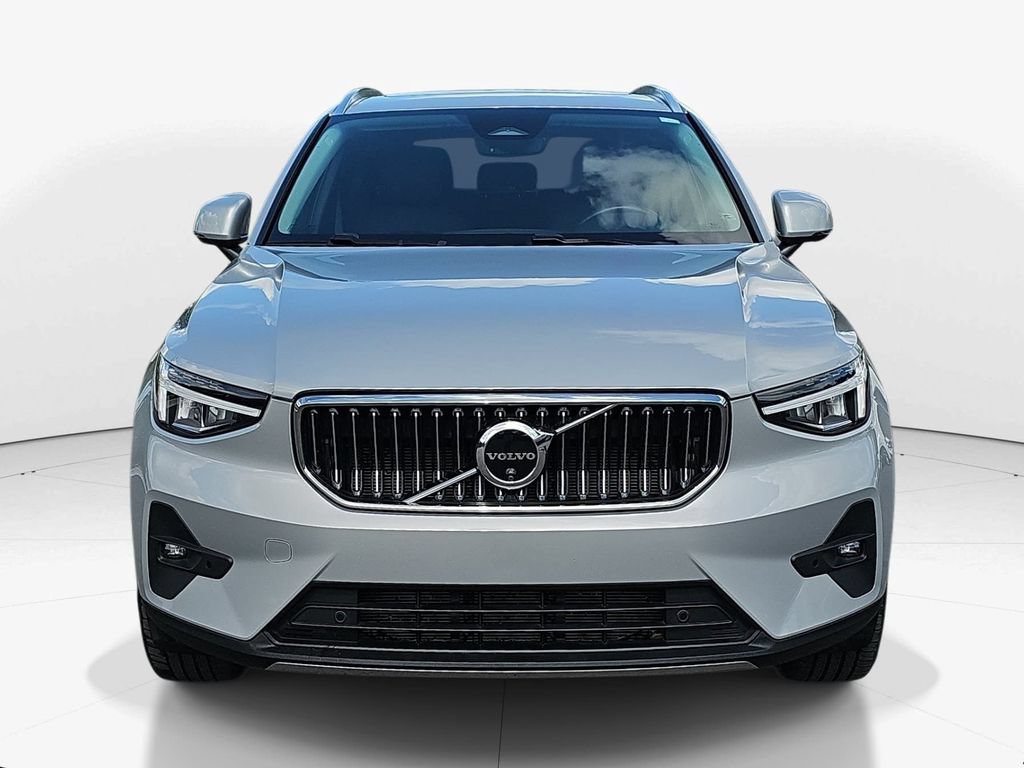 Used 2025 Volvo XC40 B5 Plus AWD/4WD image 12