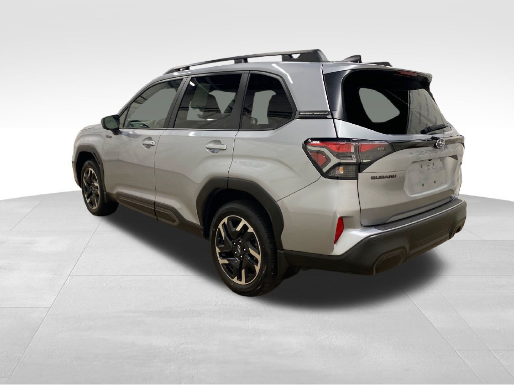 Used 2025 Subaru Forester Limited AWD/4WD image 2