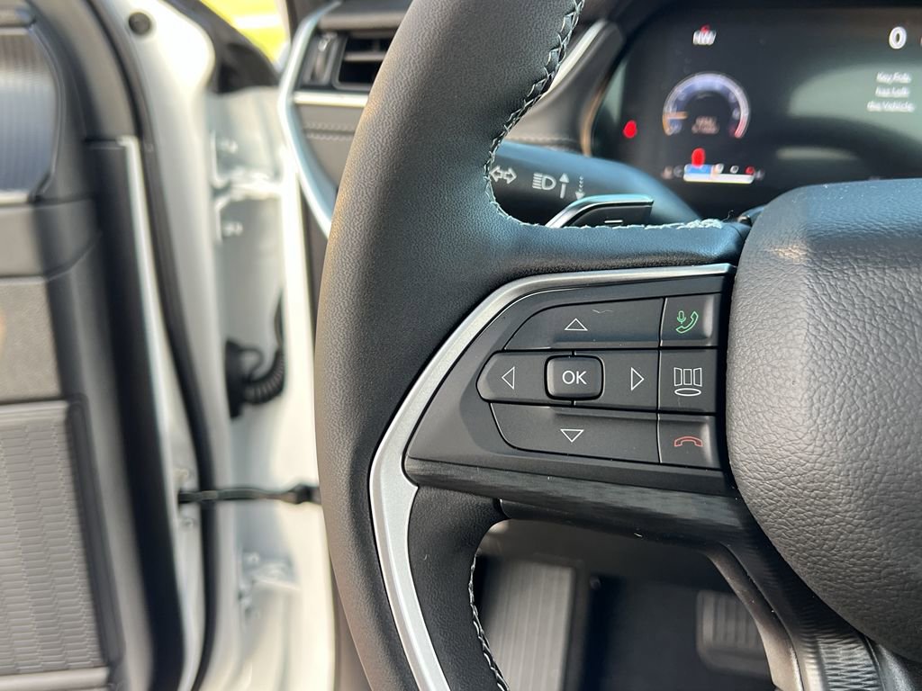 New 2025 Jeep Grand Cherokee Laredo X w/ Luxury Tech Group I image 33