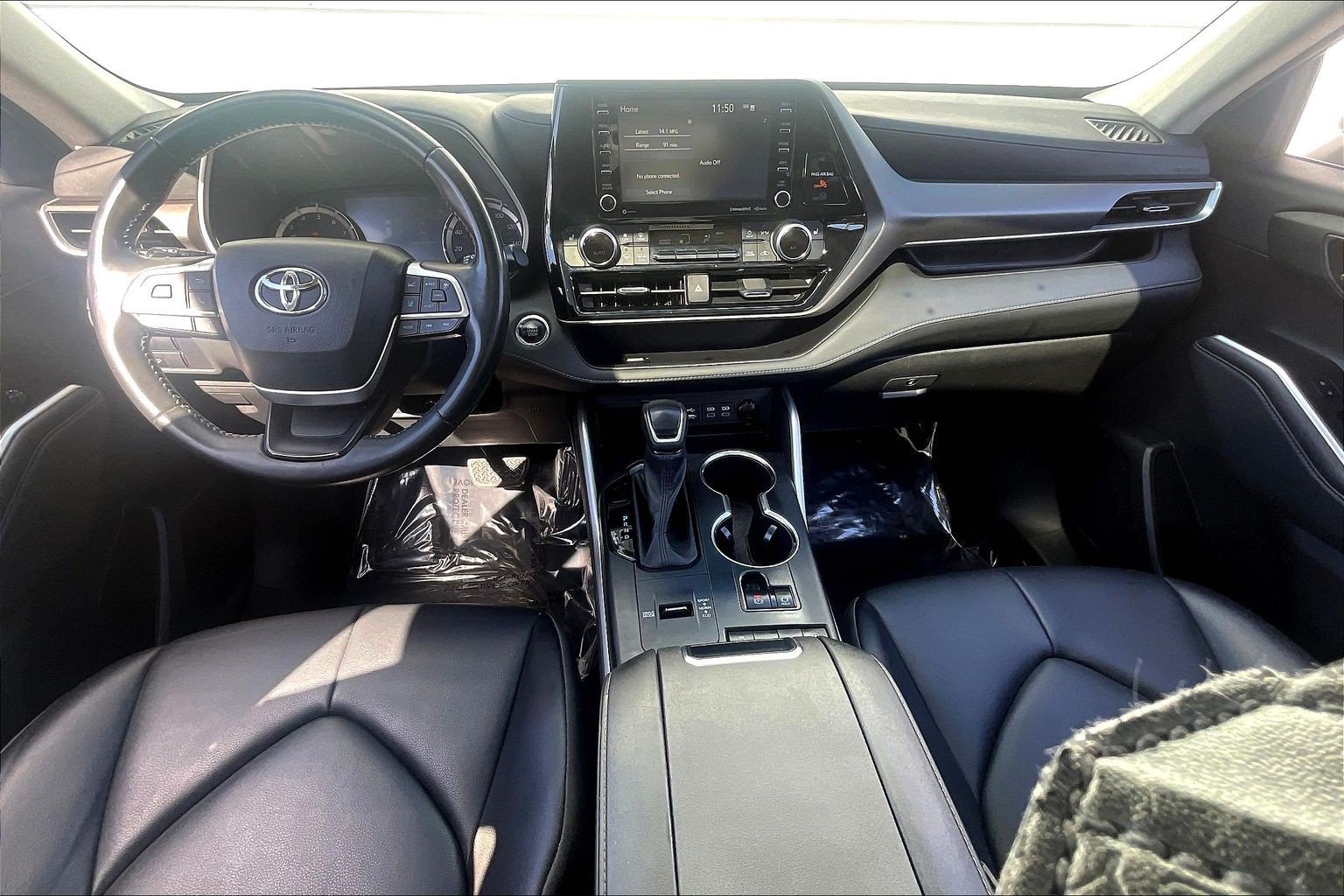 Used 2022 Toyota Highlander XLE FWD image 15