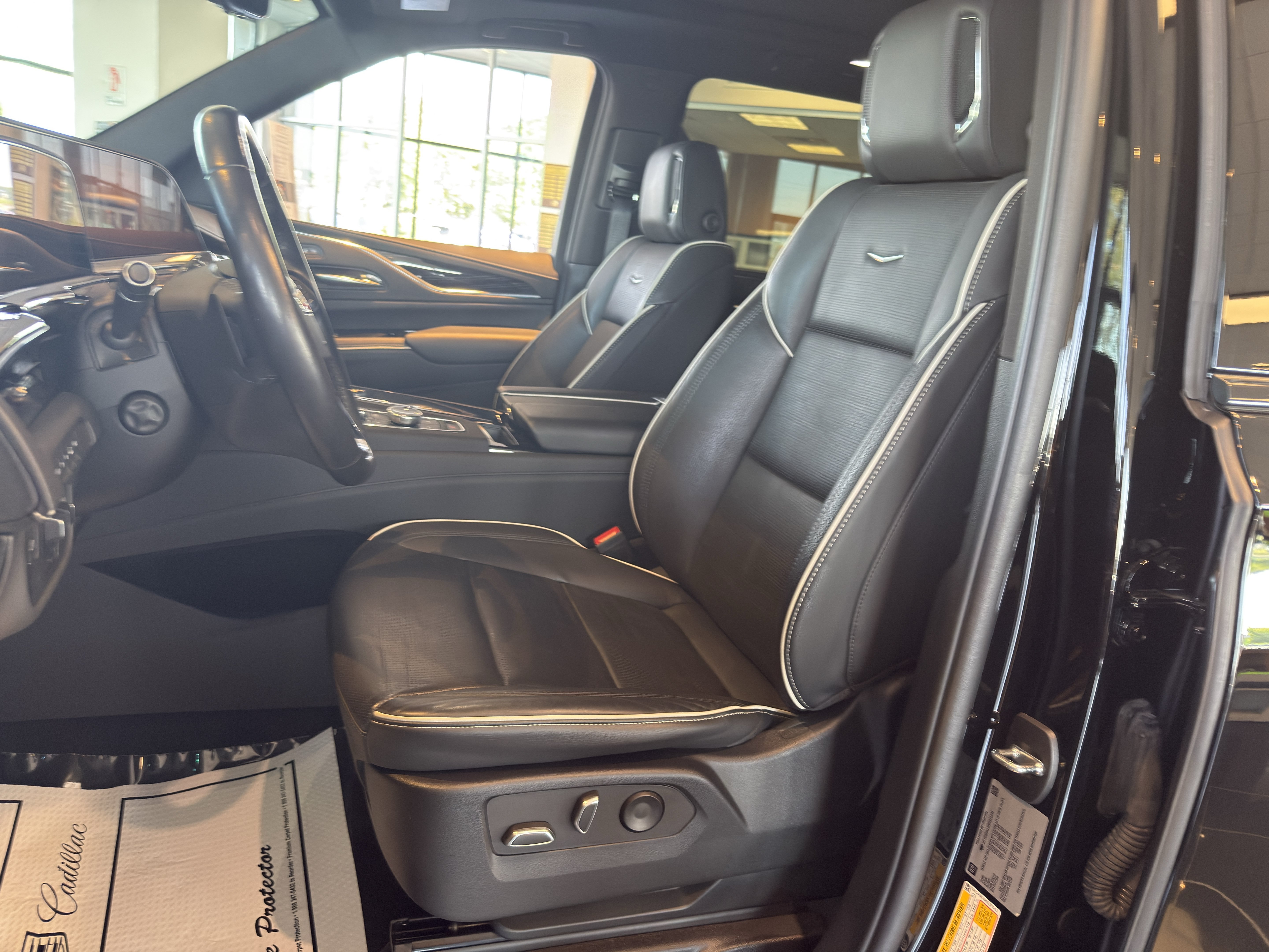 Certified 2022 Cadillac Escalade ESV Sport AWD/4WD image 16