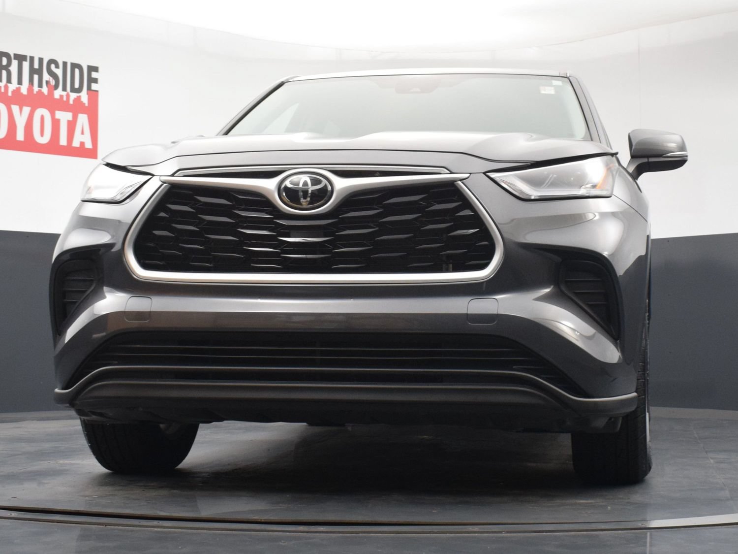 Used 2023 Toyota Highlander L FWD image 31