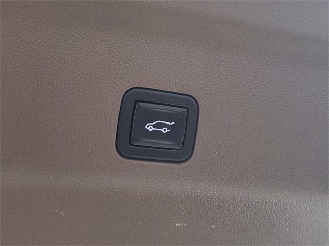 Used 2024 GMC Yukon XL Denali image 11