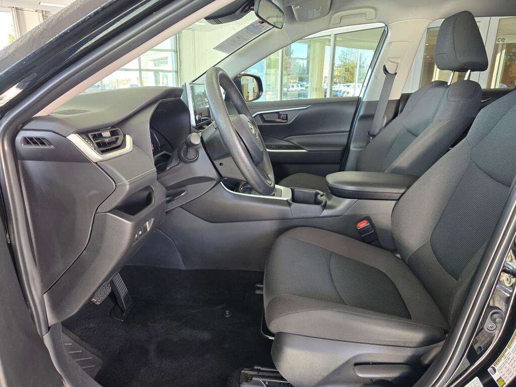 Used 2025 Toyota RAV4 LE image 22