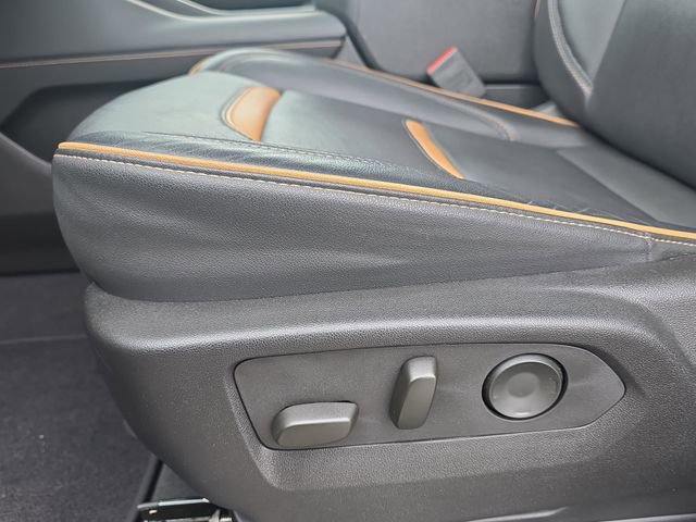 Used 2024 GMC Yukon XL AT4 w/ AT4 Premium Plus Package image 32