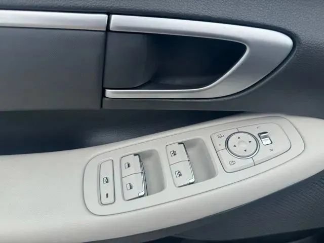 Used 2025 Hyundai Sonata SEL FWD image 12