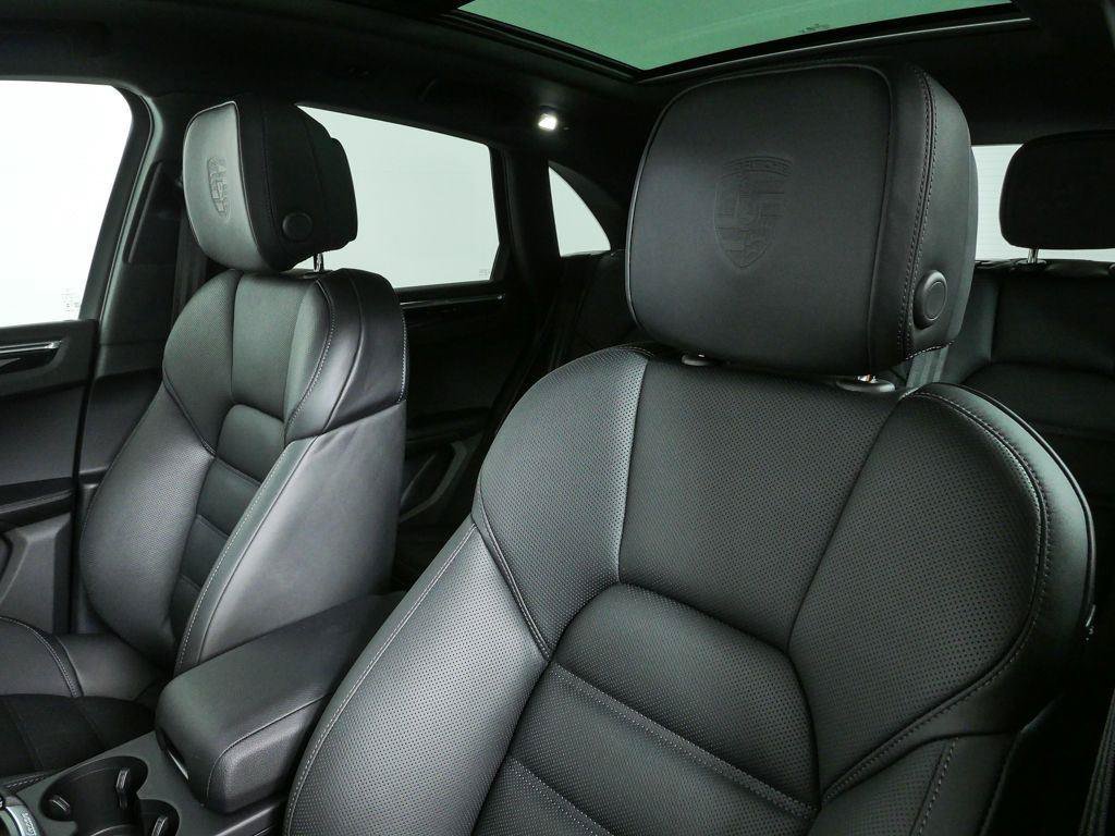 New 2026 Porsche Macan AWD/4WD image 5