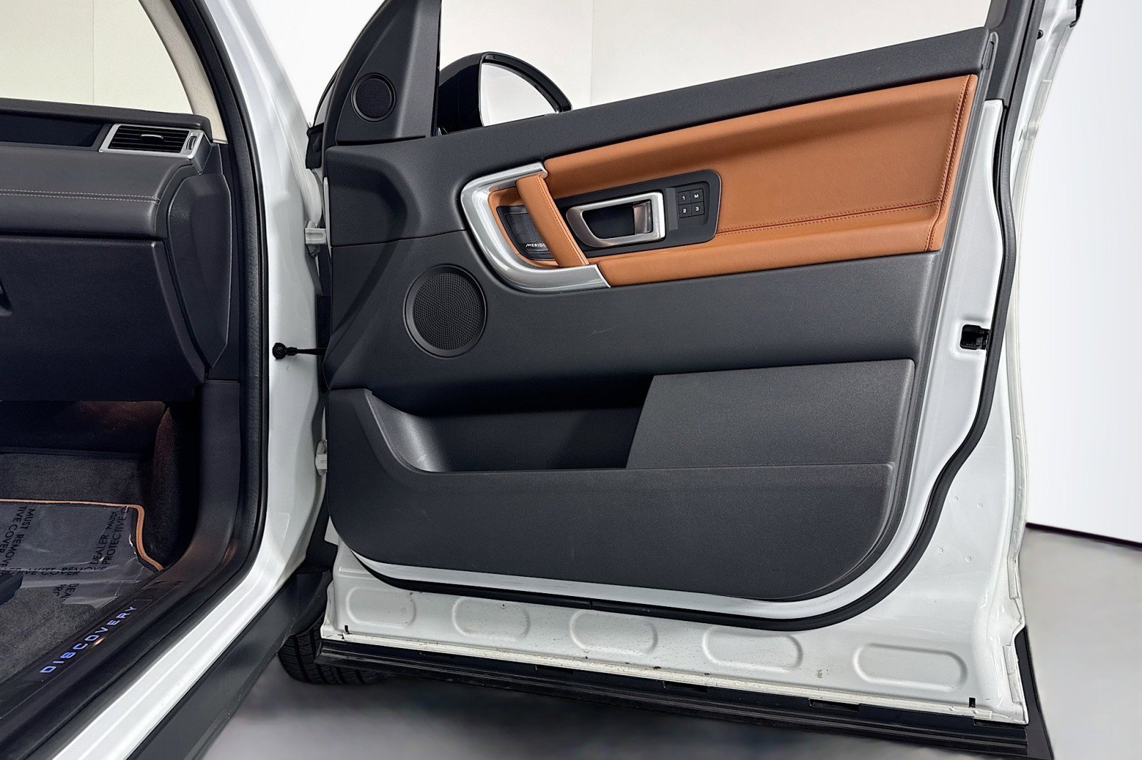 Used 2017 Land Rover Discovery Sport HSE Luxury image 23