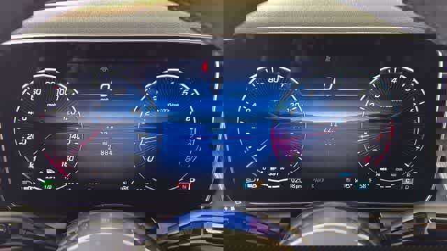 Used 2025 Mercedes-Benz GLC 300 4MATIC image 16