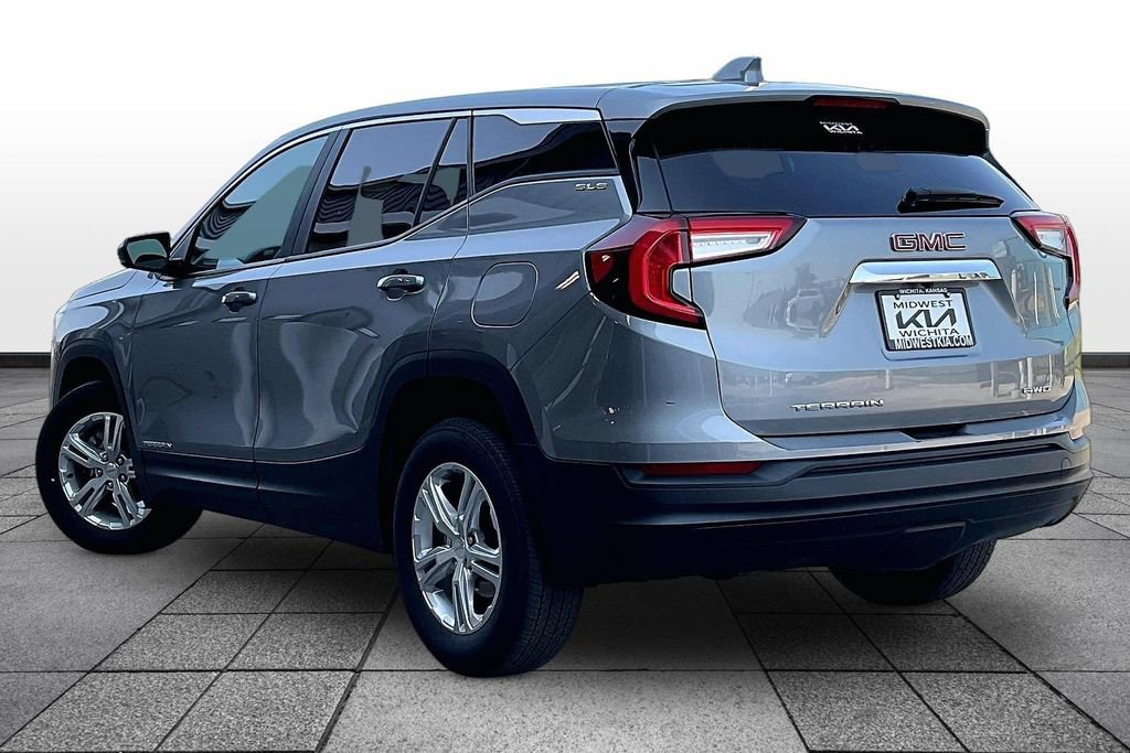 Used 2024 GMC Terrain SLE AWD/4WD image 12