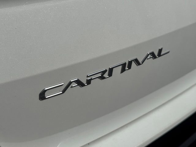 Used 2024 Kia Carnival EX FWD image 3