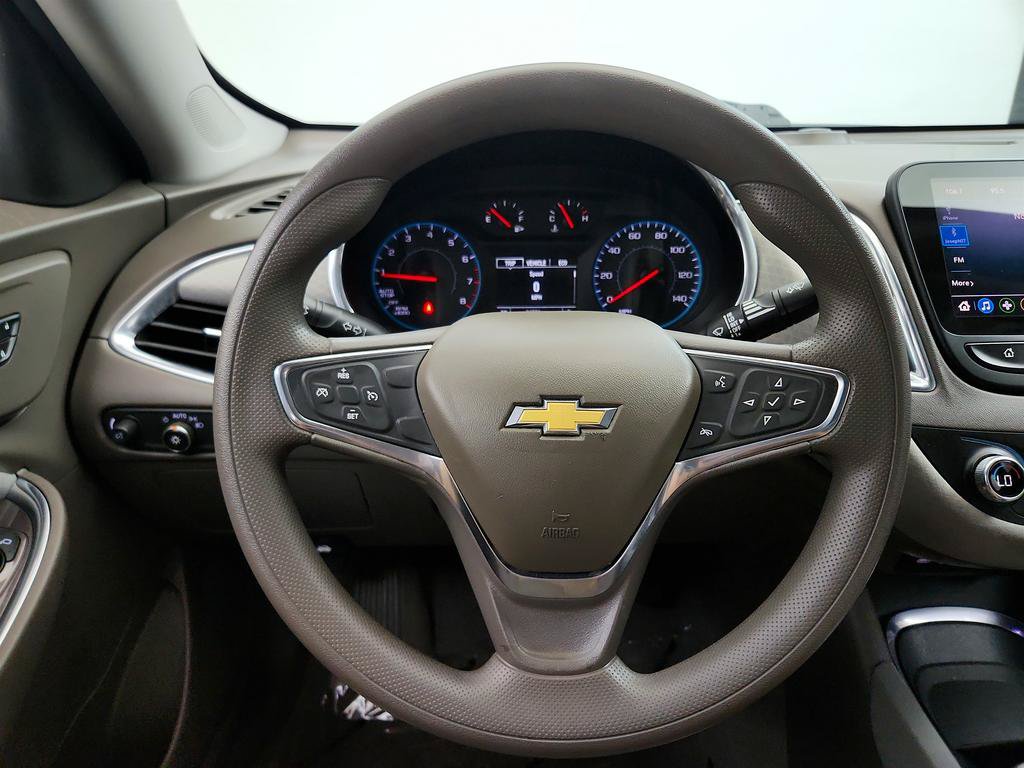 Used 2020 Chevrolet Malibu LT FWD image 16