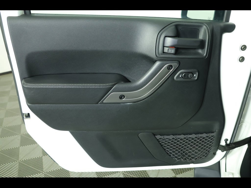 Used 2018 Jeep Wrangler Unlimited Sahara image 14