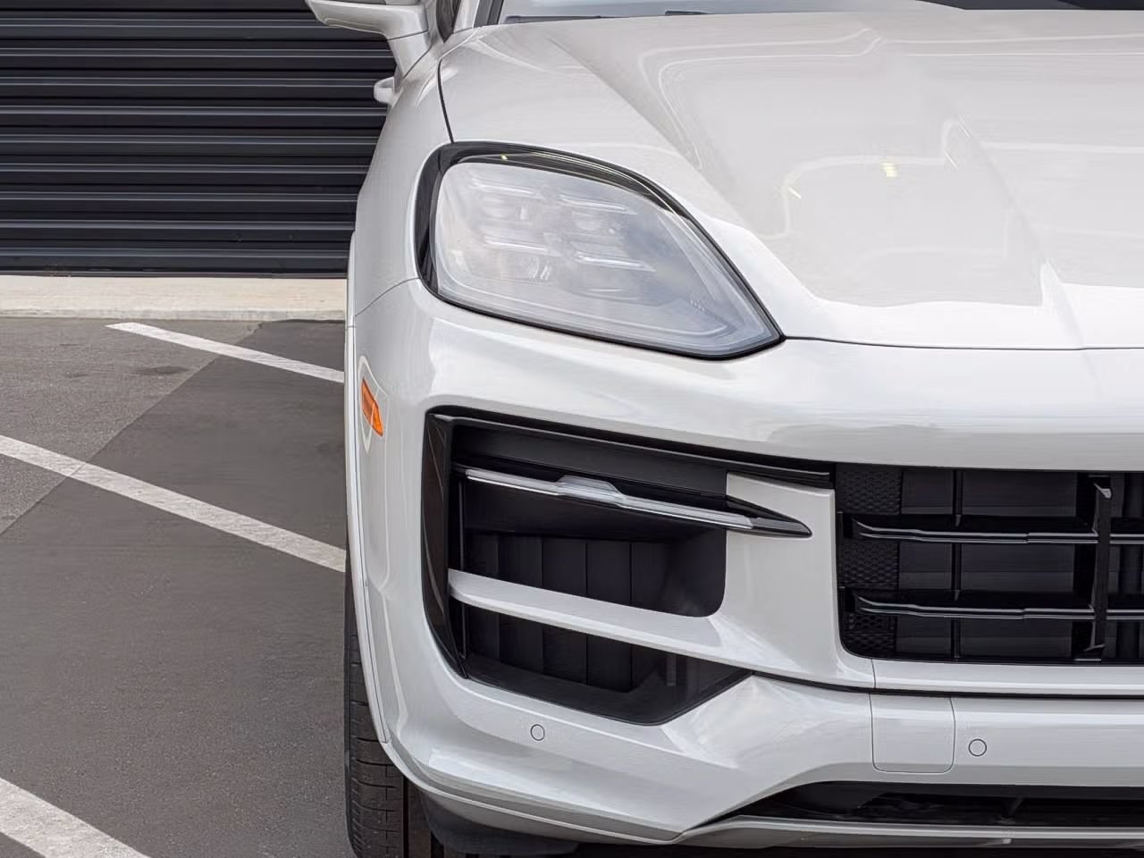 Certified 2025 Porsche Cayenne S AWD/4WD image 13