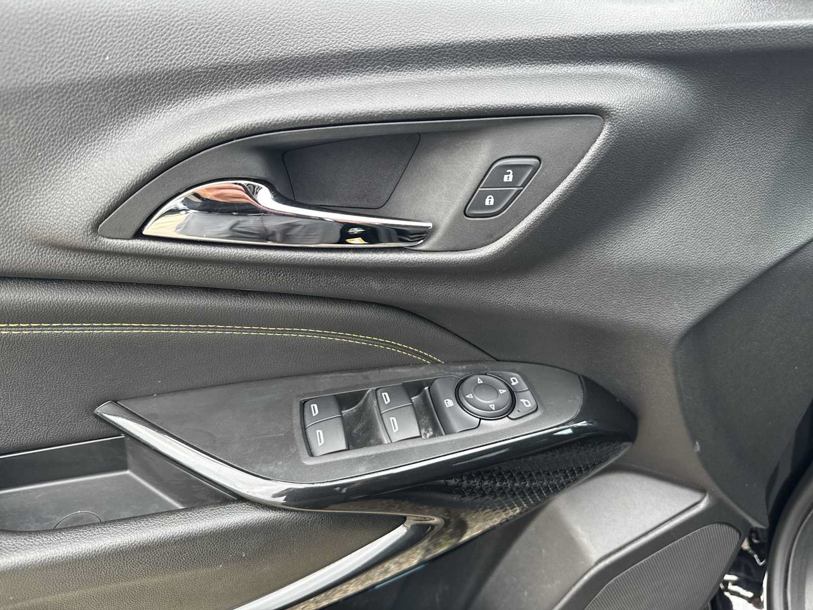 Certified 2025 Chevrolet Trax LT FWD image 13