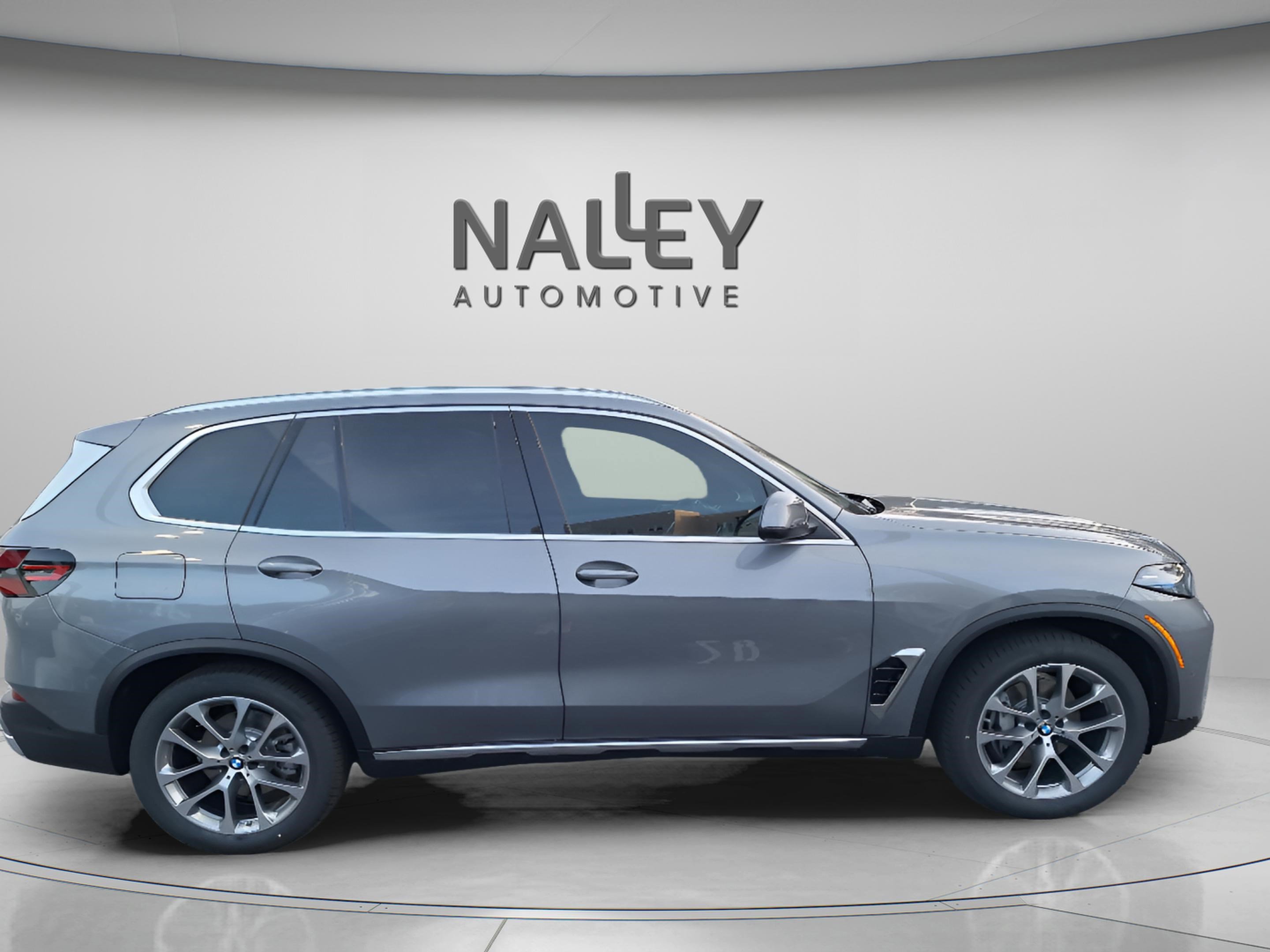 Used 2026 BMW X5 xDrive40i w/ Premium Package AWD/4WD image 2