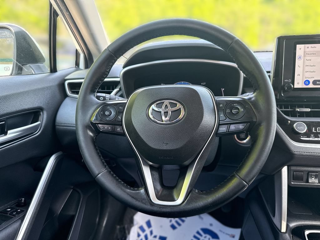 Used 2023 Toyota Corolla Cross XLE AWD/4WD image 11