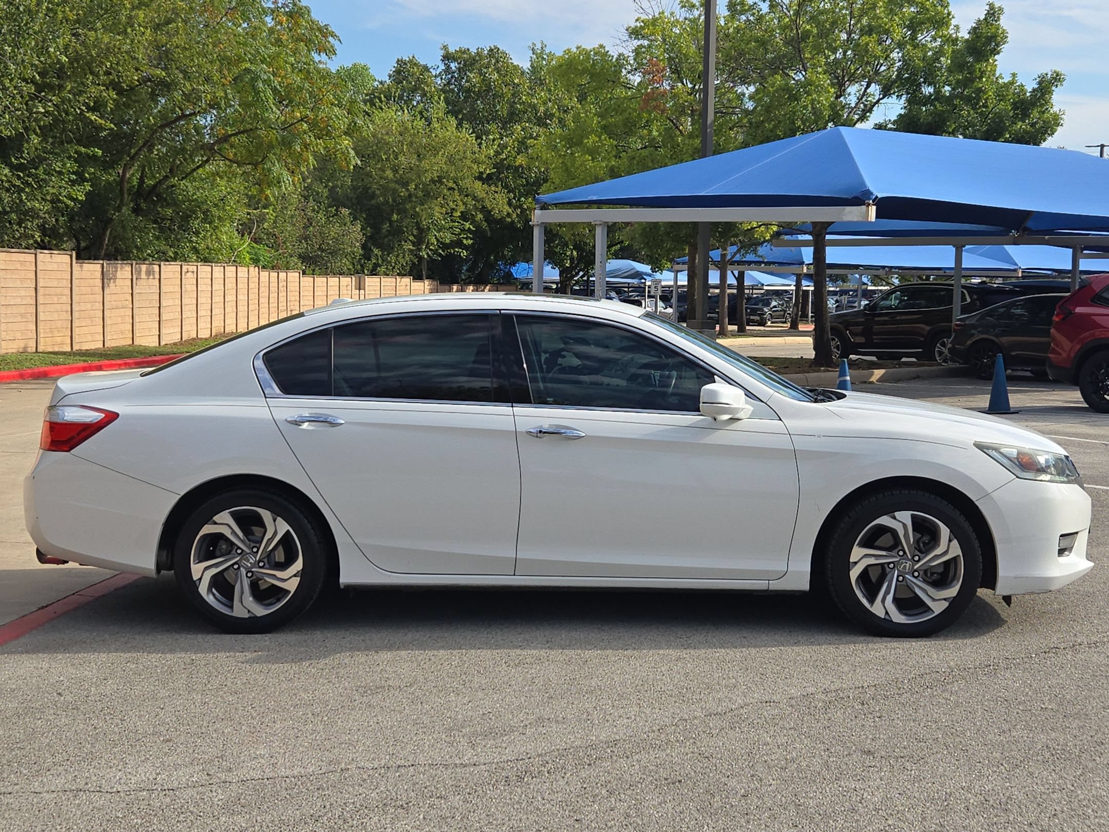 Used 2015 Honda Accord EX-L image 2