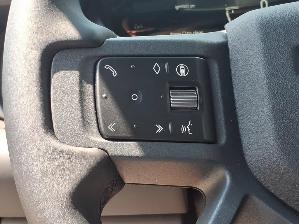 New 2026 Land Rover Defender 110 X-Dynamic SE AWD/4WD image 17