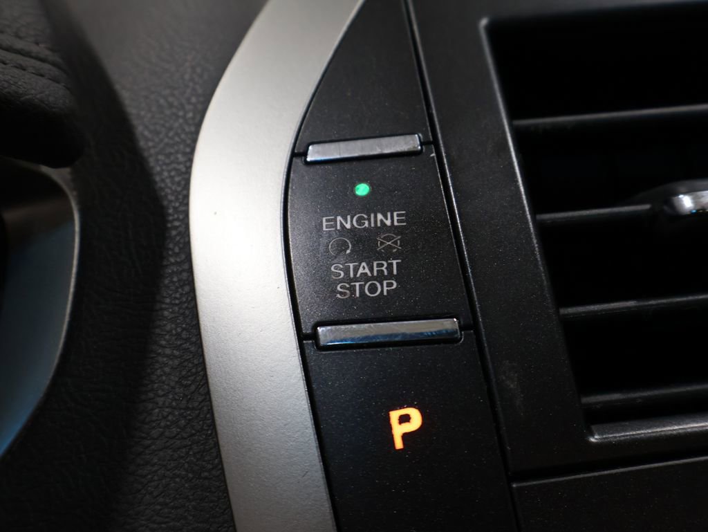 Used 2013 Lincoln MKZ image 27