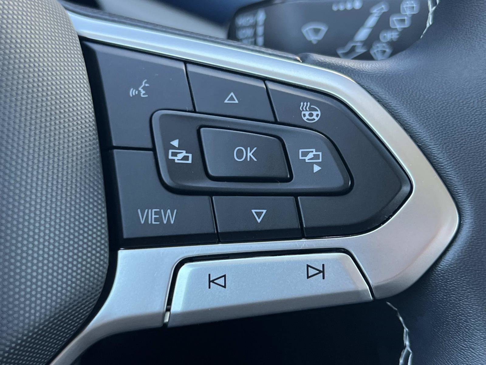 Certified 2023 Volkswagen Taos SE w/ Black Wheel Package image 10