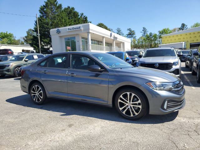 Used 2024 Volkswagen Jetta Sport image 3