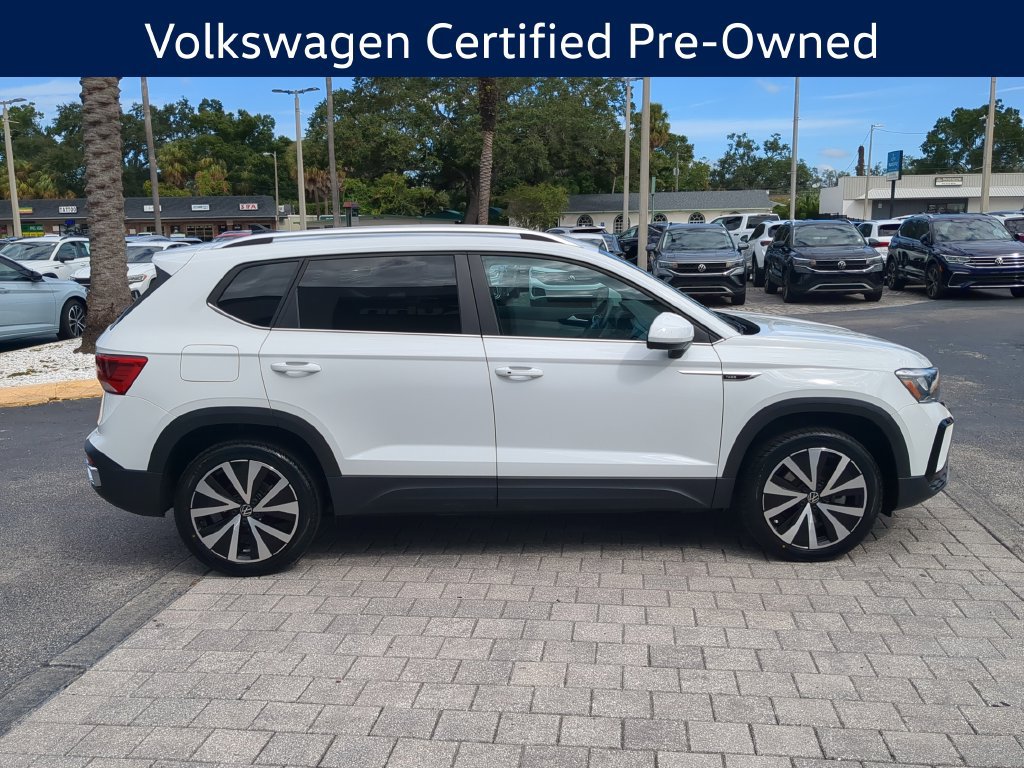 Certified 2022 Volkswagen Taos SE FWD image 2