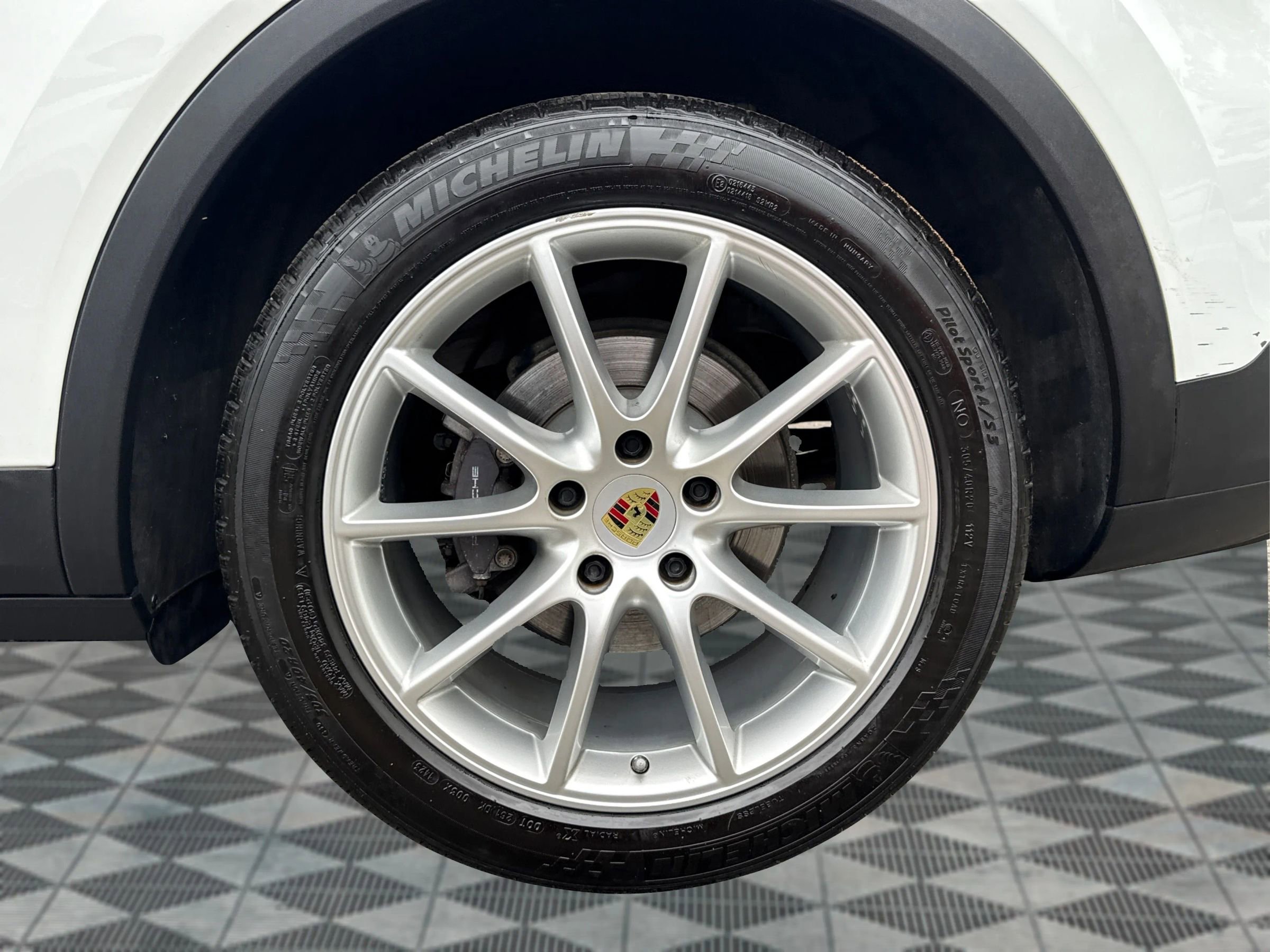 Used 2019 Porsche Cayenne AWD/4WD image 24