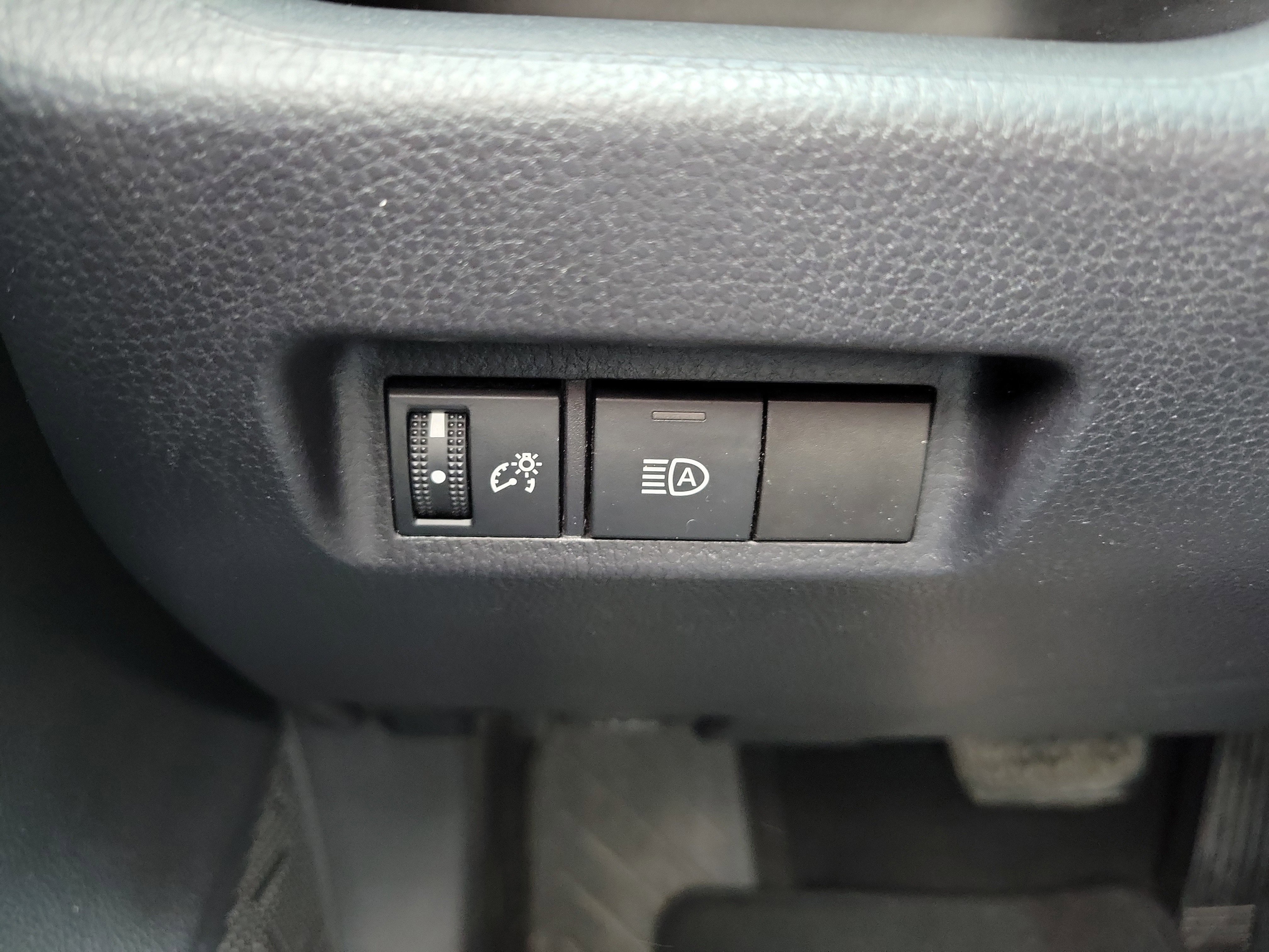 Used 2021 Toyota RAV4 LE image 24