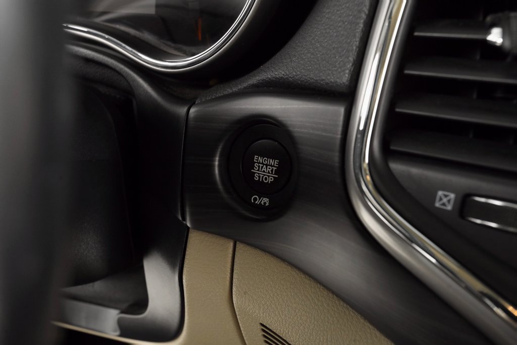 Certified 2021 Jeep Grand Cherokee Laredo image 26