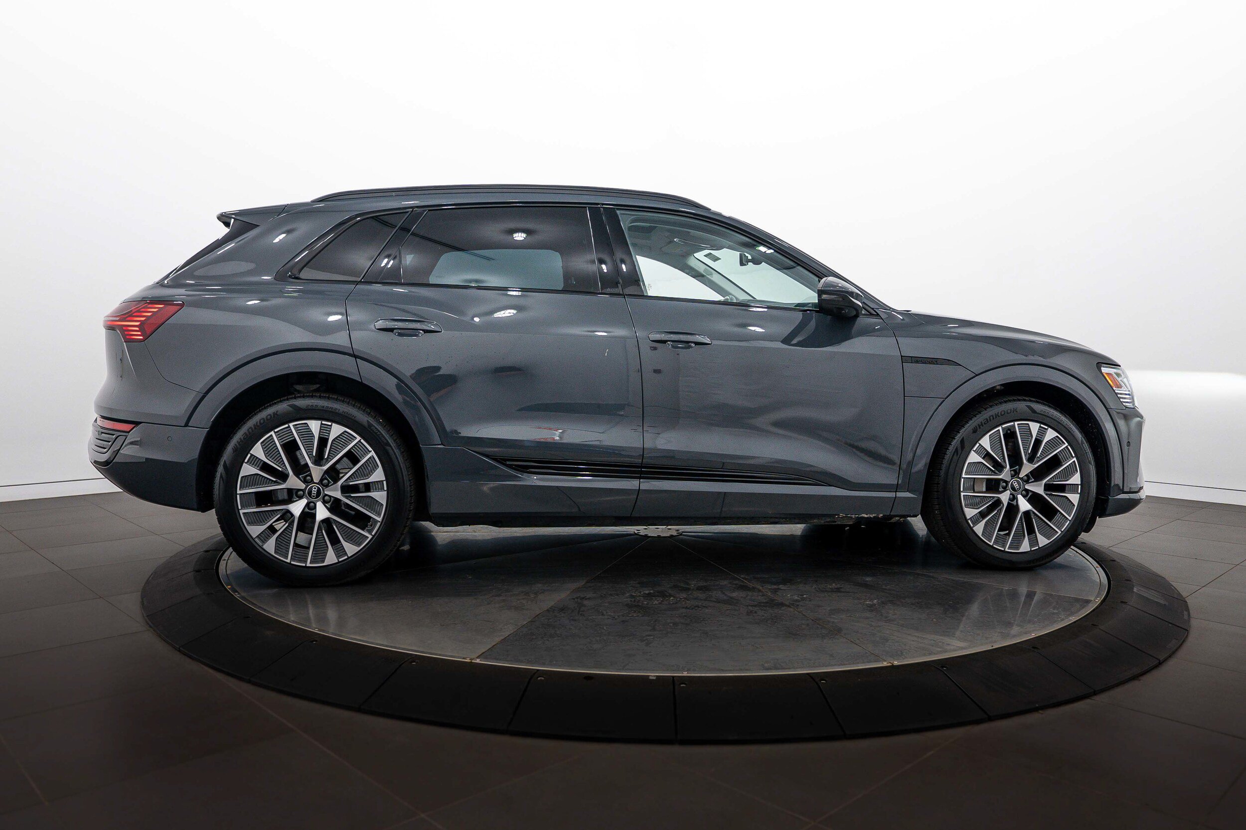 Certified 2024 Audi Q8 e-tron Premium Plus w/ Premium Plus Package AWD/4WD image 3