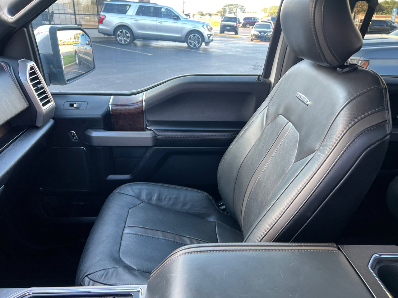 Used 2016 Ford F150 Platinum w/ Equipment Group 701A Luxury image 10