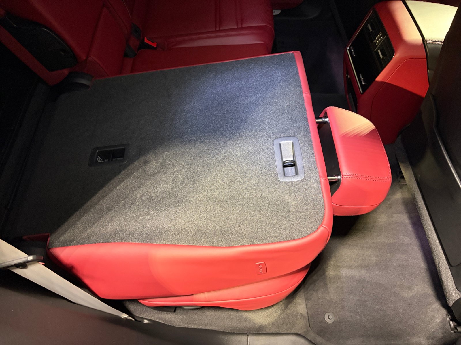 Certified 2023 Porsche Cayenne Platinum Edition AWD/4WD image 28