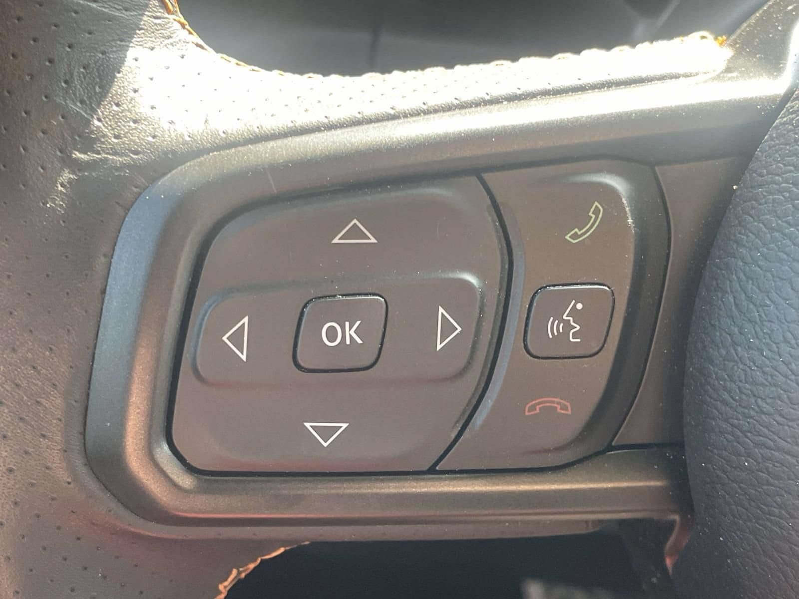 Used 2024 Jeep Gladiator Mojave w/ Convenience Group AWD/4WD image 20