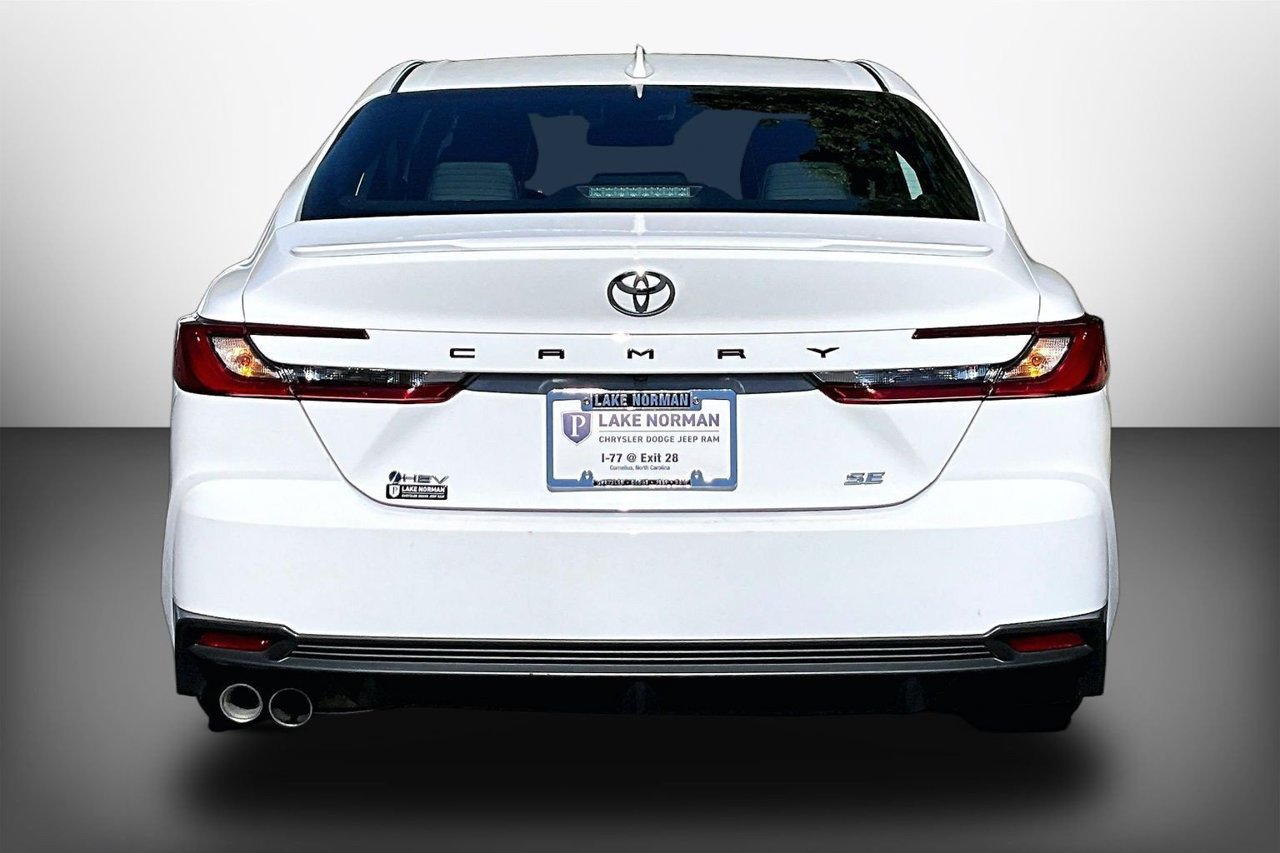 Used 2025 Toyota Camry SE FWD image 7