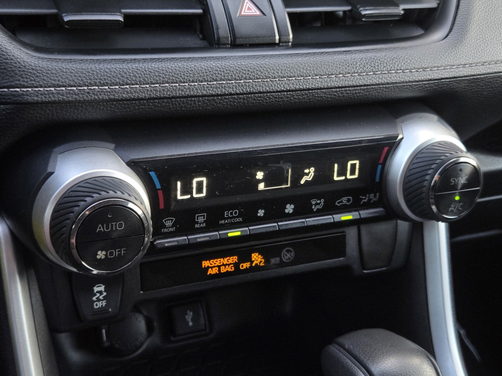 Used 2021 Toyota RAV4 LE image 17