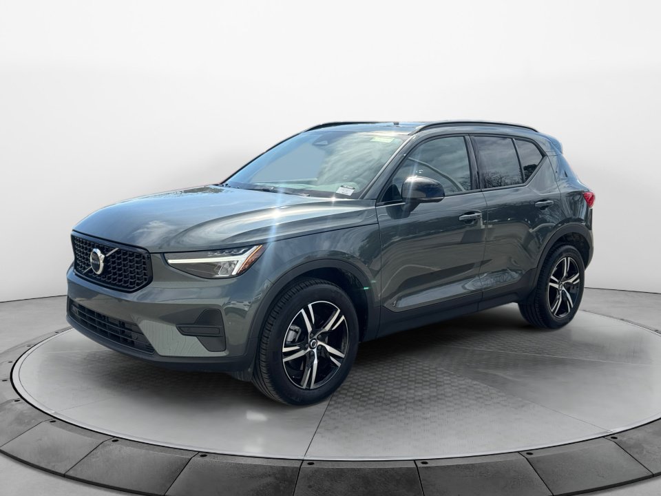 New 2026 Volvo XC40 B4 Core w/ Protection Package Premier FWD image 3