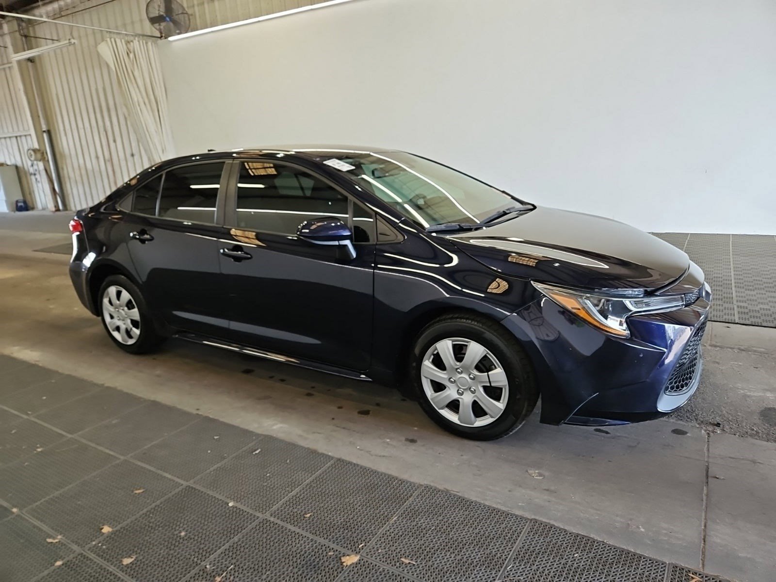 Used 2022 Toyota Corolla LE image 4