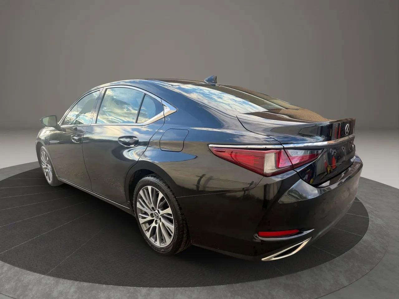 Used 2019 Lexus ES 350 F Sport image 7